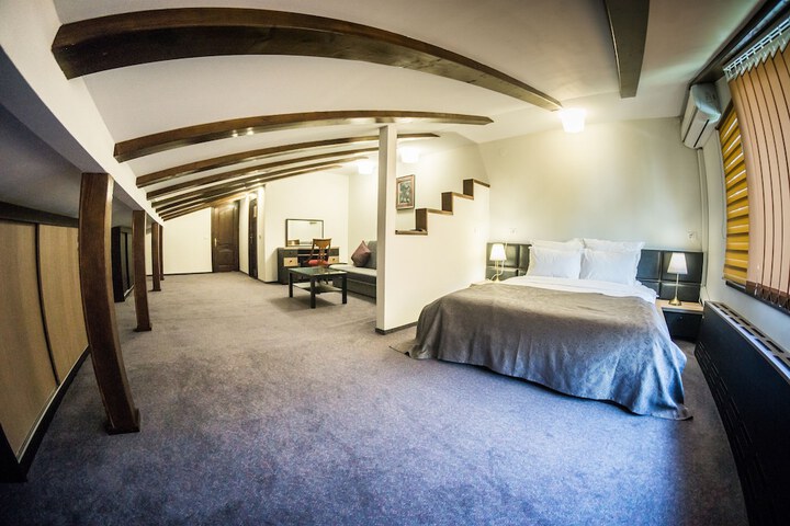 Room 16 of 47