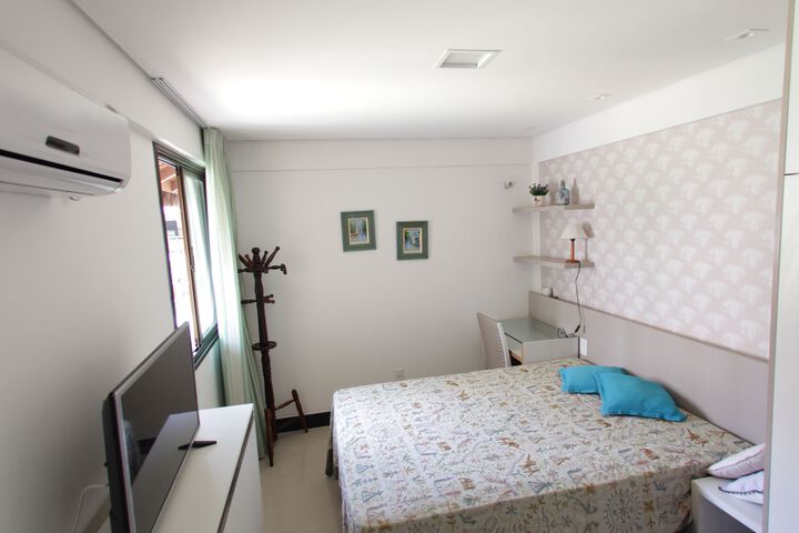 Room 11 of 18