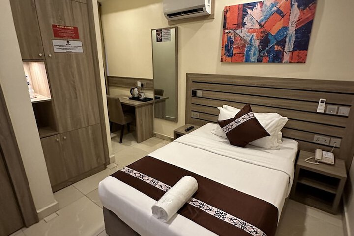 Room 8 of 19
