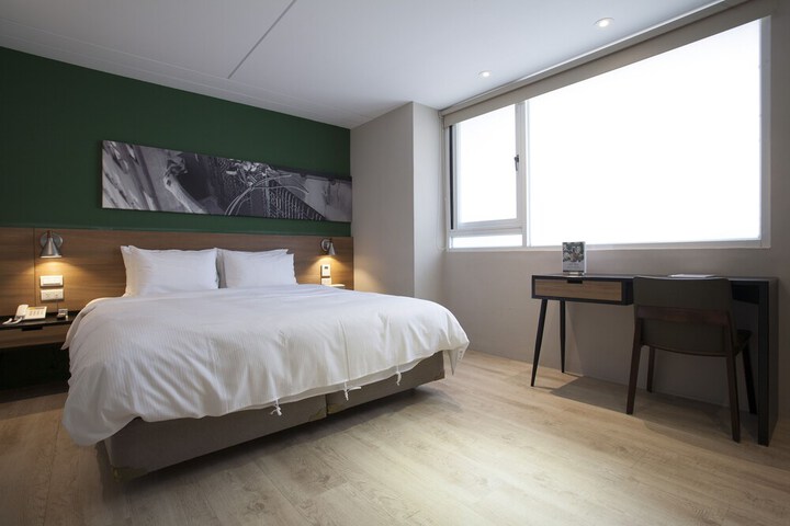 Room 7 of 36