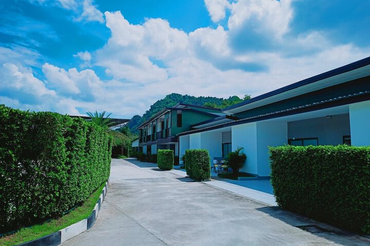 Exterior of MG Thungsong