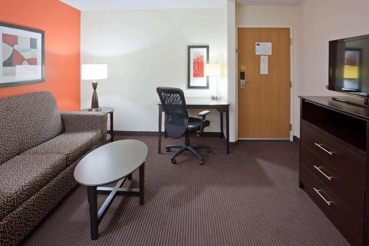 1 King Bed (2 of 12)