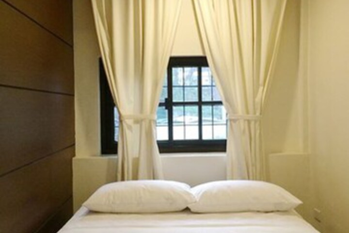Room 12 of 14