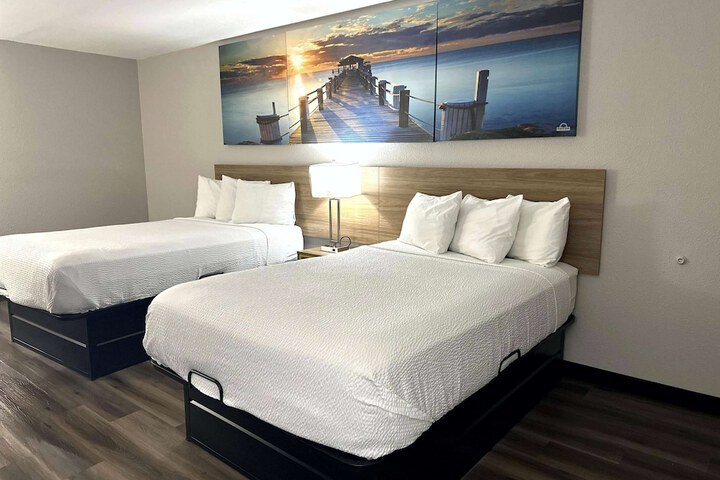 2 Double Beds (11 of 14)