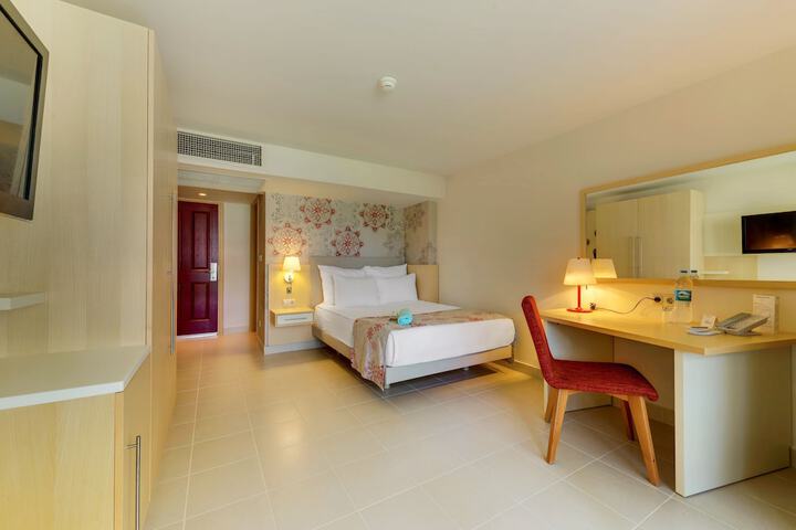 Room 14 of 108