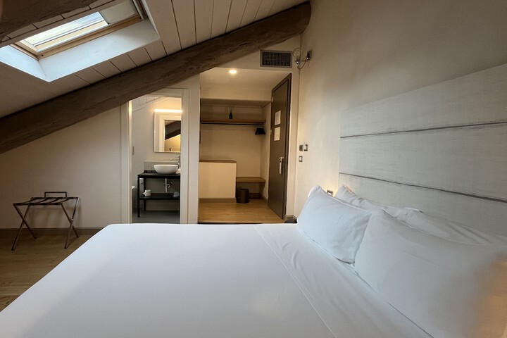 Room 30 of 82