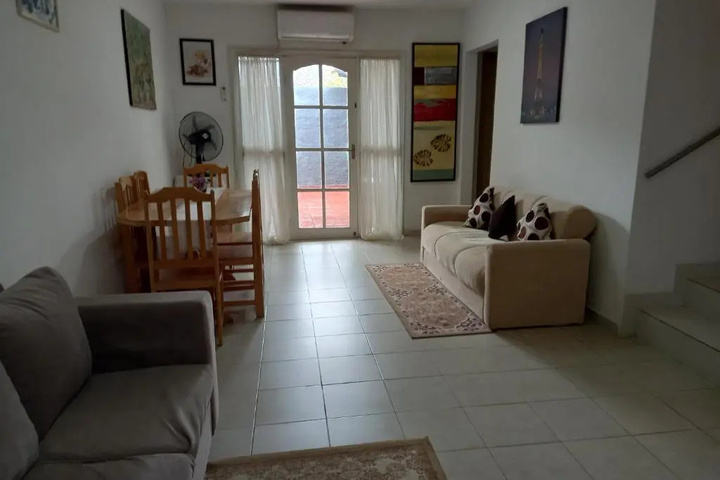 Room 6 of 10