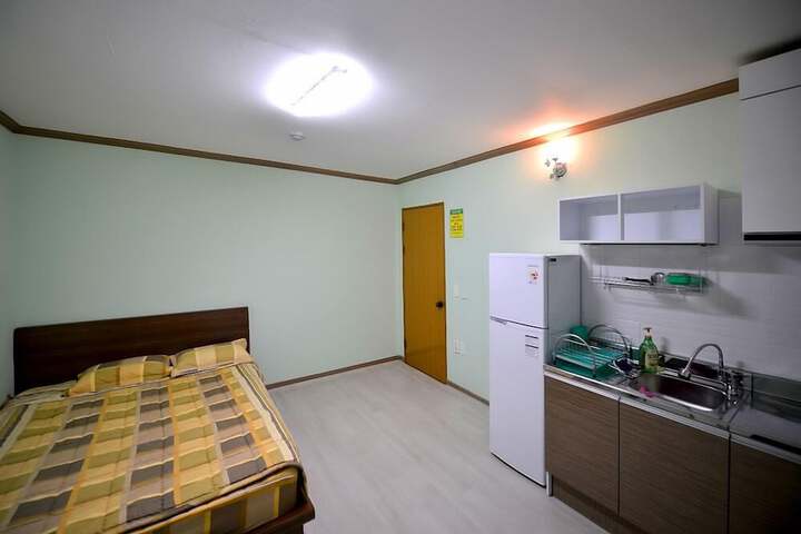 Room 15 of 26