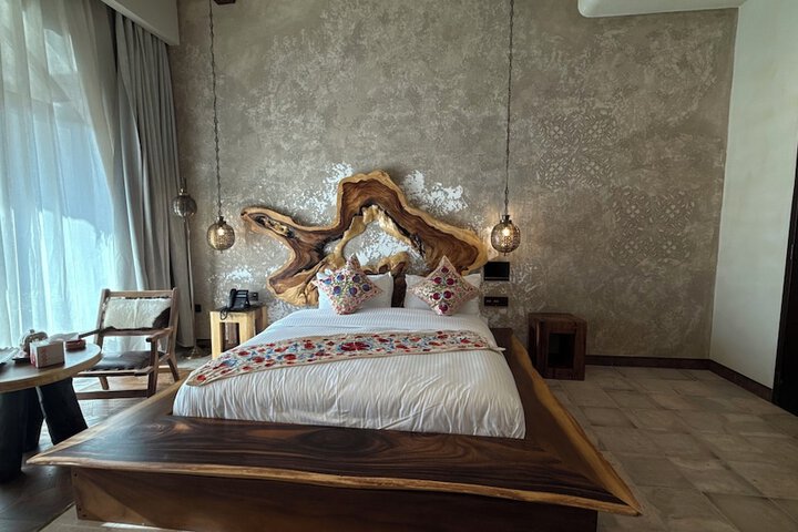 Room 16 of 202
