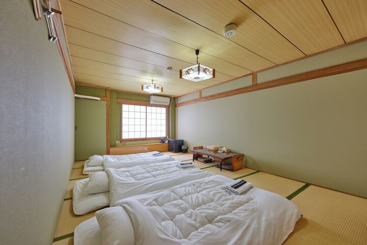 Room 27 of 80