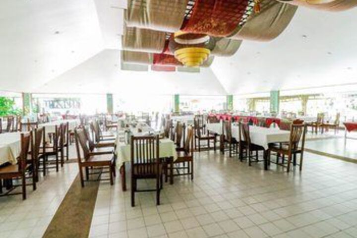 Dining 8 of 57