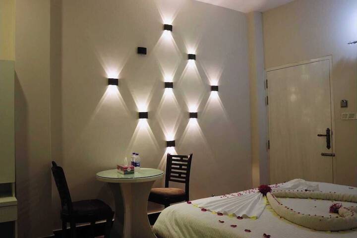 Room 8 of 99