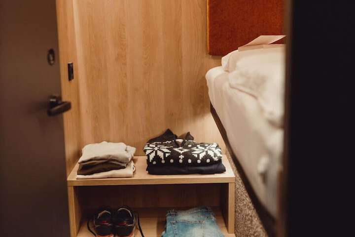 Room 13 of 118
