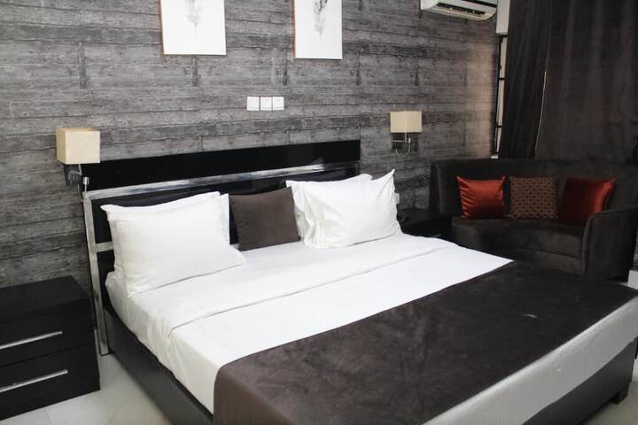 Room 4 of 34