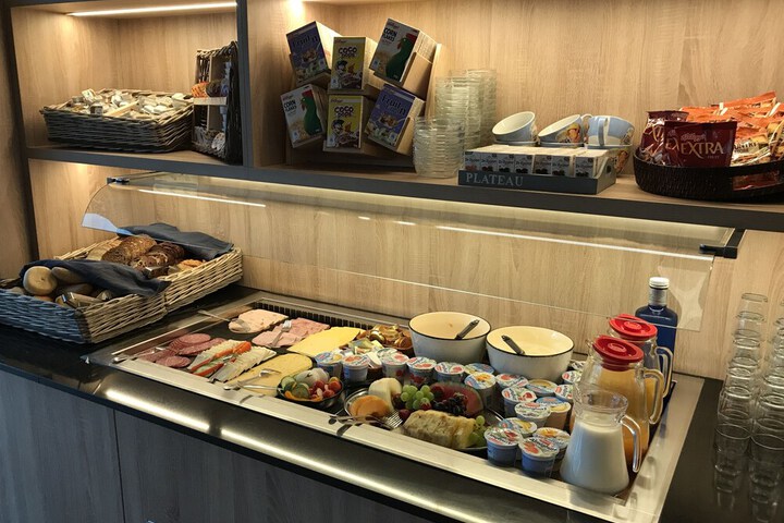 Breakfast/Coffee Service 31 of 45