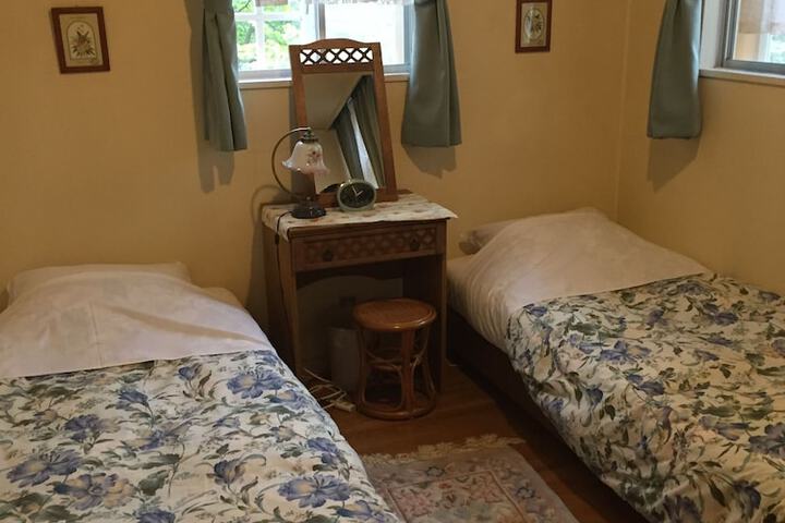 Room 6 of 18