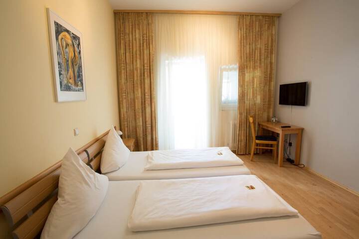 Room 2 of 42