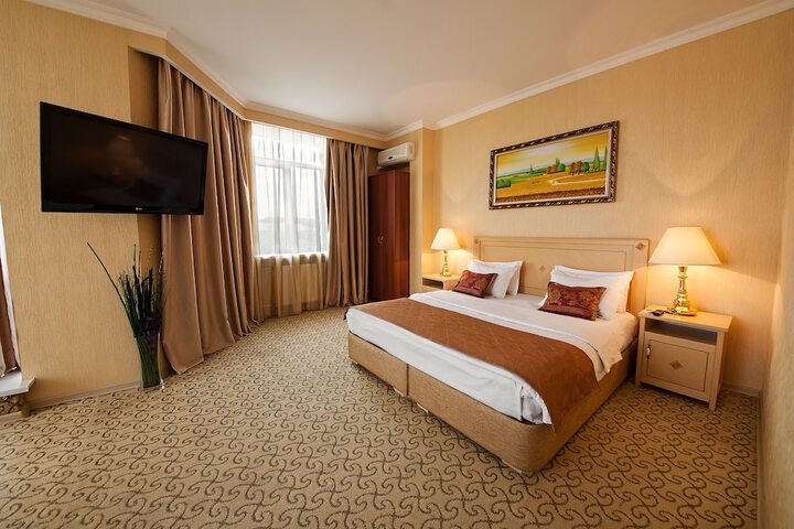 Room 5 of 38