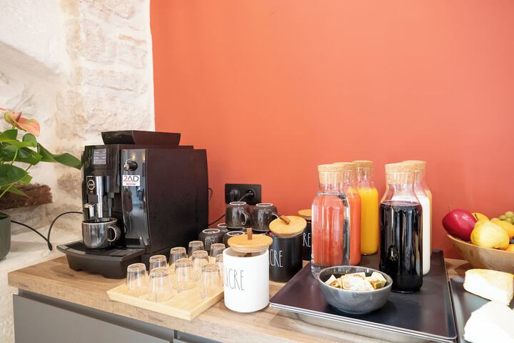 Breakfast/Coffee Service 33 of 47