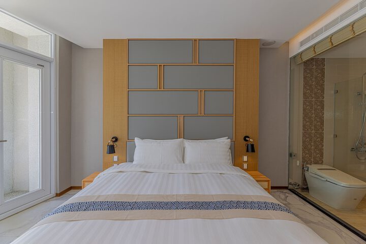 Room 16 of 42