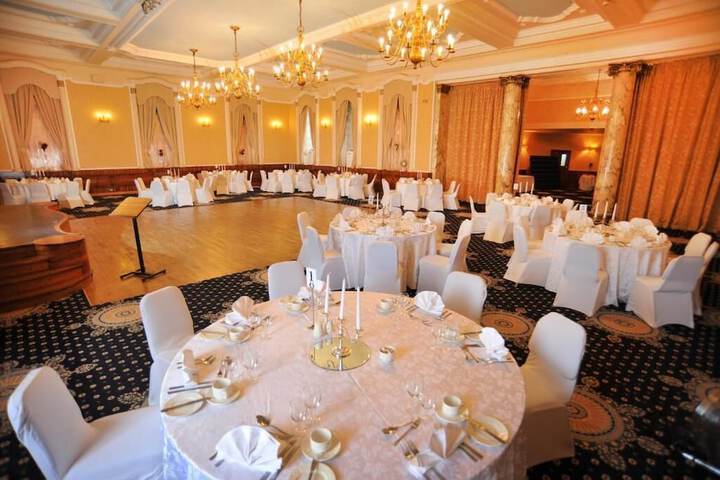 Ballroom/Hall 29 of 32