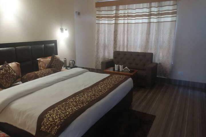 Room 8 of 13