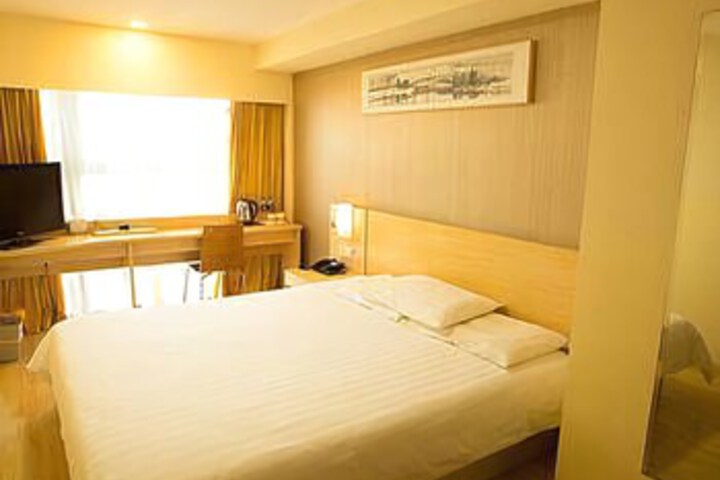 Room 6 of 6