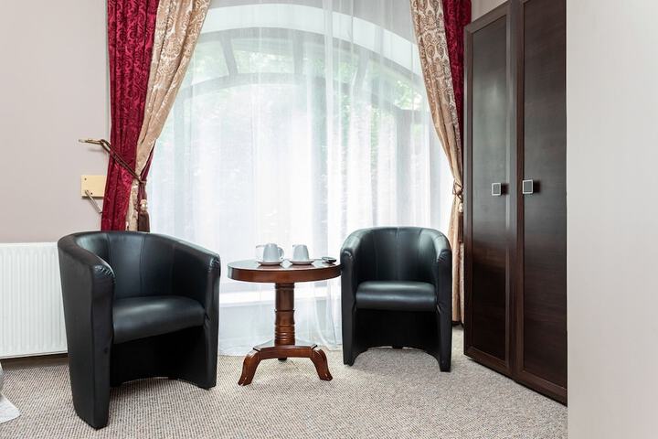 Room 43 of 168