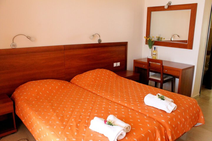 Room 5 of 40