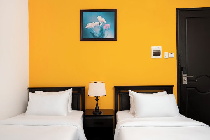 Room 9 of 34