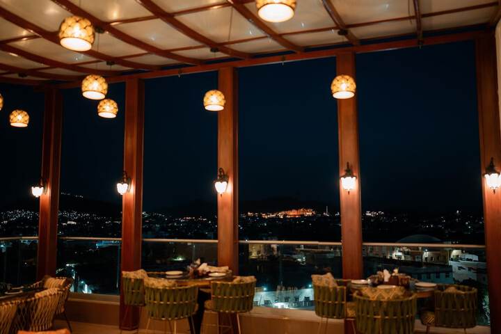 Dining 19 of 24