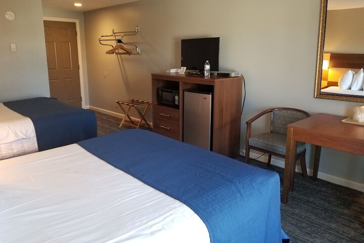 Quadruple Deluxe Queen Bed (9 of 18)