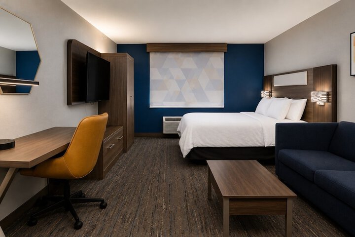 Room 38 of 102