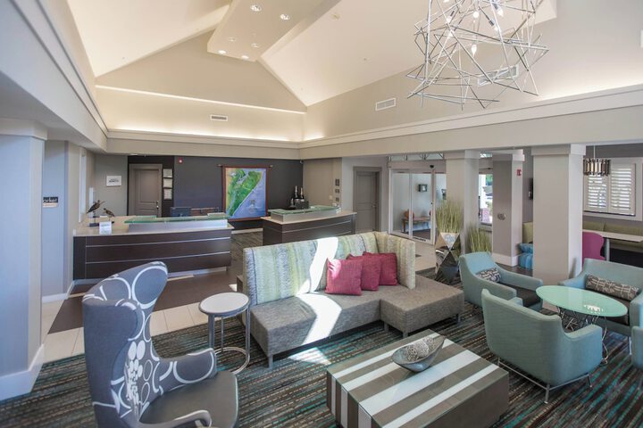Lobby lounge