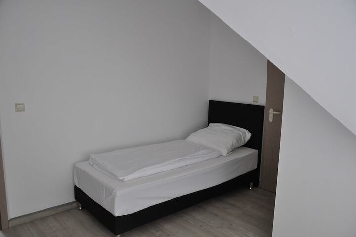 Room 7 of 18