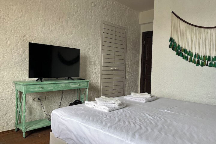 Room 27 of 27