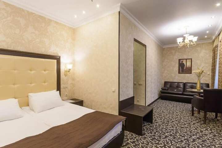 Room 32 of 143
