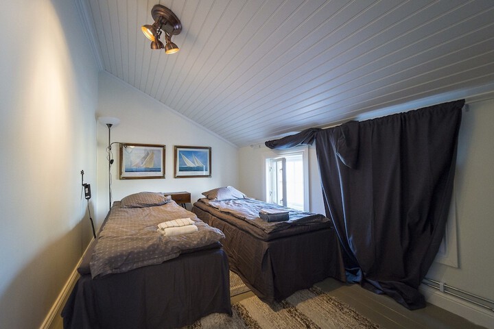 Room 9 of 34