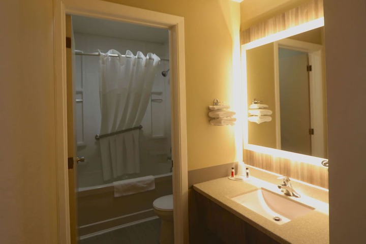 Room 27 of 47
