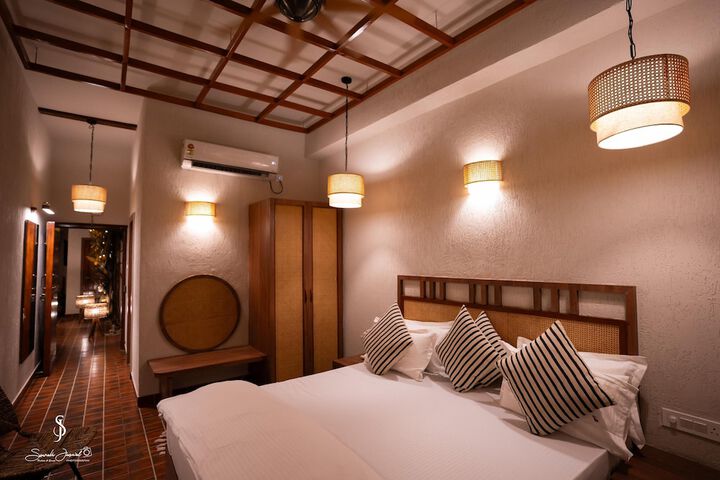 Room 9 of 37