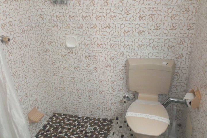 Room 27 of 38