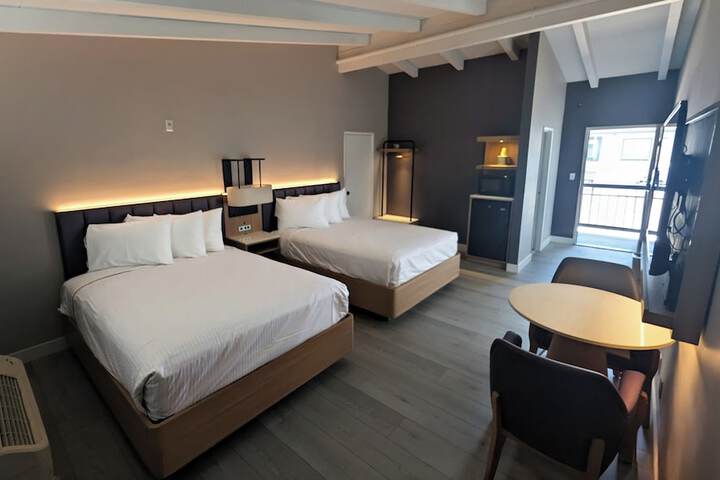 Room 2 of 8