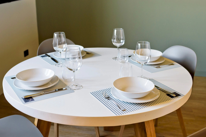 Dining 12 of 13