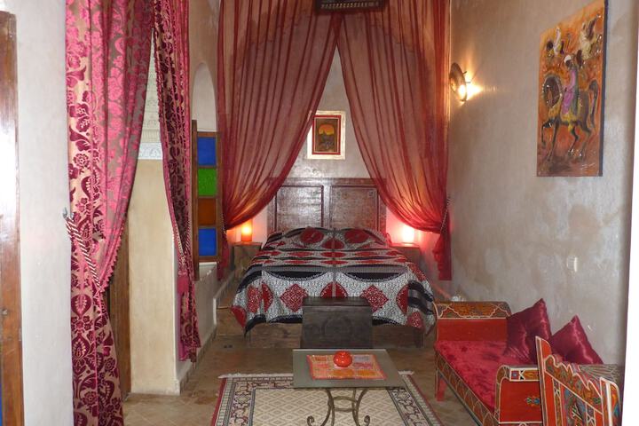 Room 8 of 83