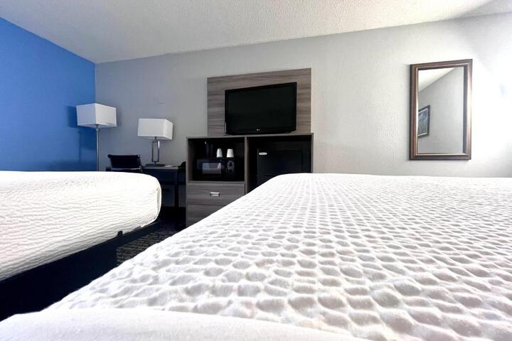 2 Queen Beds (6 of 19)