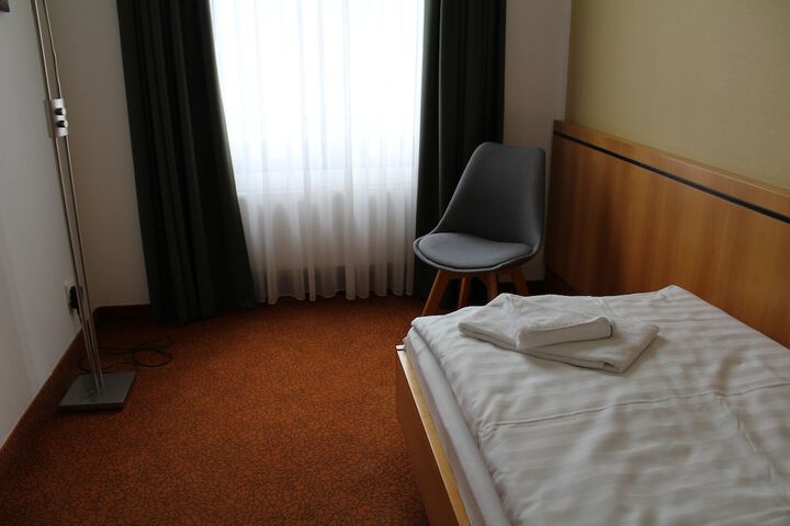 Room 13 of 79