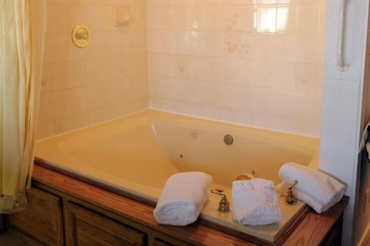 Hot Tub 47 of 63