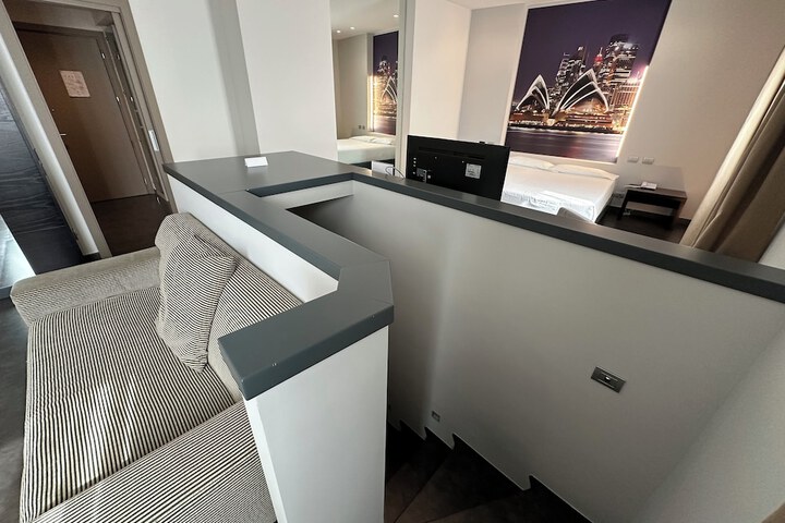 Room 20 of 132