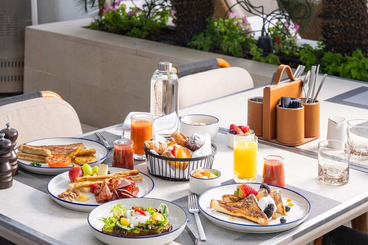 Breakfast/Coffee Service 68 of 163