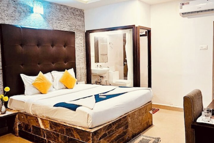 Room 10 of 43